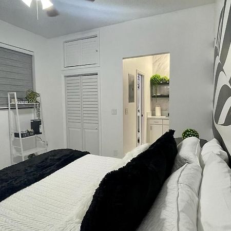 Cozy Studio, Prime Location, Remodeled, 1 Parking West Palm Beach Buitenkant foto