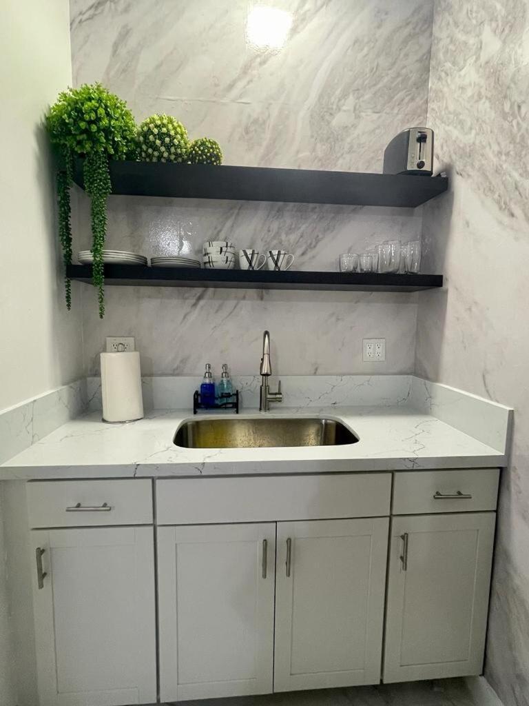 Cozy Studio, Prime Location, Remodeled, 1 Parking West Palm Beach Buitenkant foto