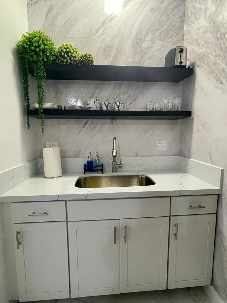 Cozy Studio, Prime Location, Remodeled, 1 Parking West Palm Beach Buitenkant foto