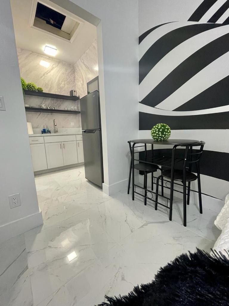 Cozy Studio, Prime Location, Remodeled, 1 Parking West Palm Beach Buitenkant foto