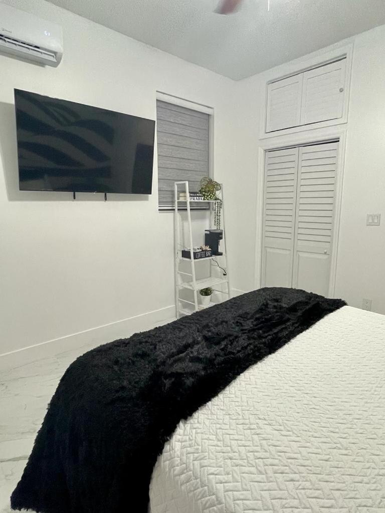 Cozy Studio, Prime Location, Remodeled, 1 Parking West Palm Beach Buitenkant foto