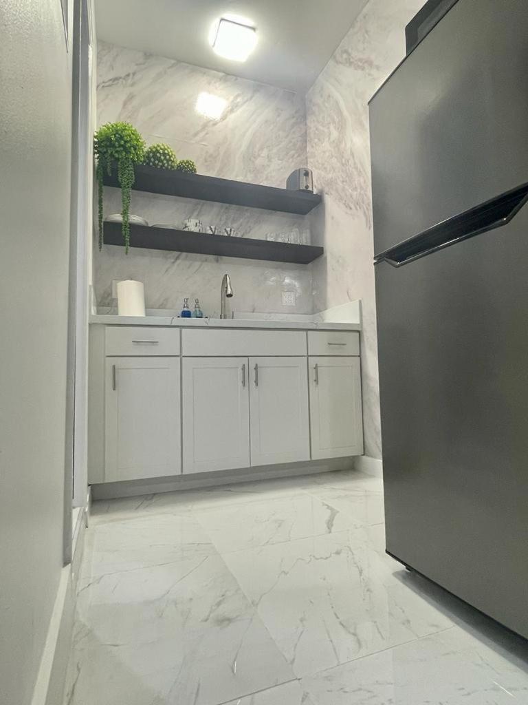 Cozy Studio, Prime Location, Remodeled, 1 Parking West Palm Beach Buitenkant foto