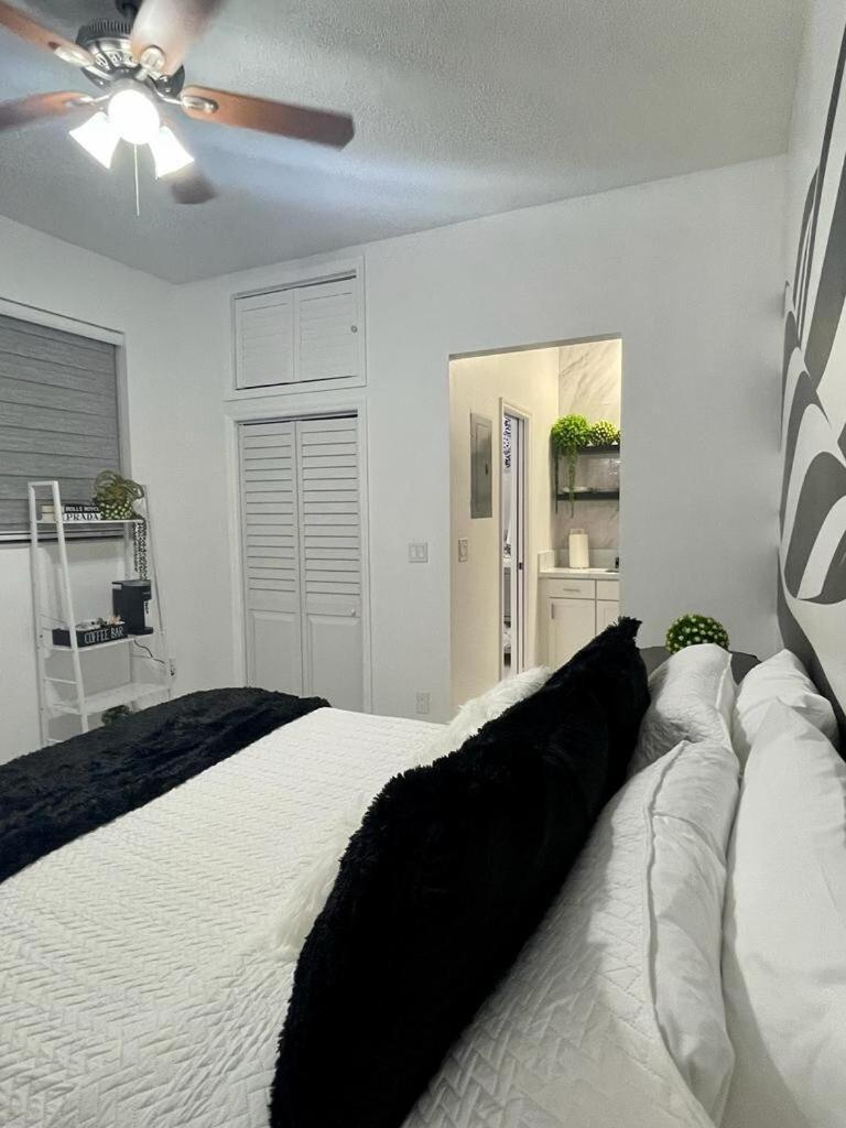 Cozy Studio, Prime Location, Remodeled, 1 Parking West Palm Beach Buitenkant foto